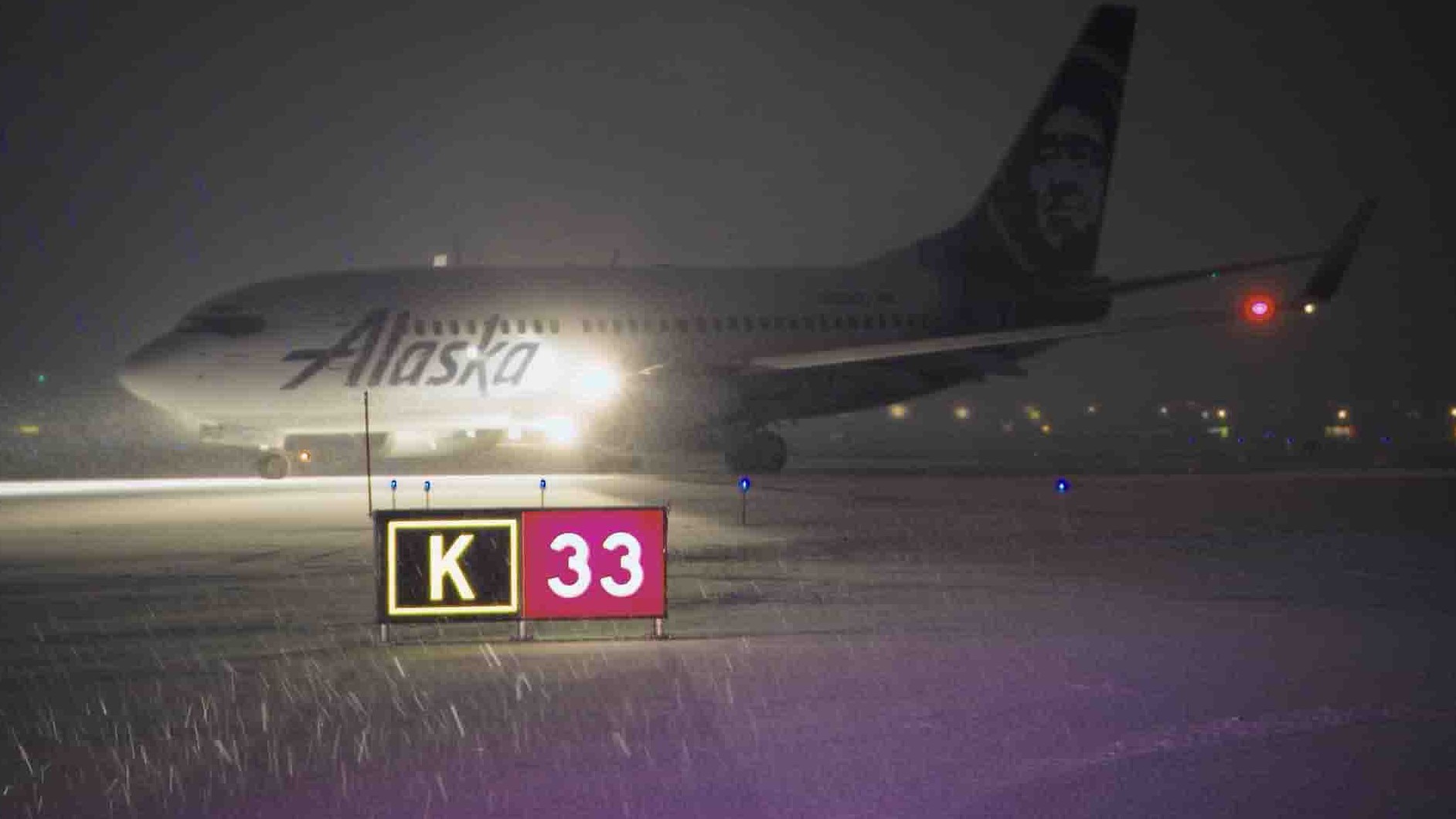 史密森频道《阿拉斯加冰上机场 Ice Airport Alaska 2022》第3季全9集 英语中英双字 1080P高清网盘下载