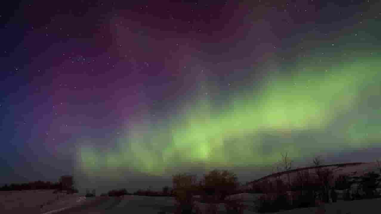  CBC纪录片《事物的本质：壮丽极光 The Nature of Things：The Wonder of the Northern Lights 2019》全1集 英语英字 720P高清网盘下载