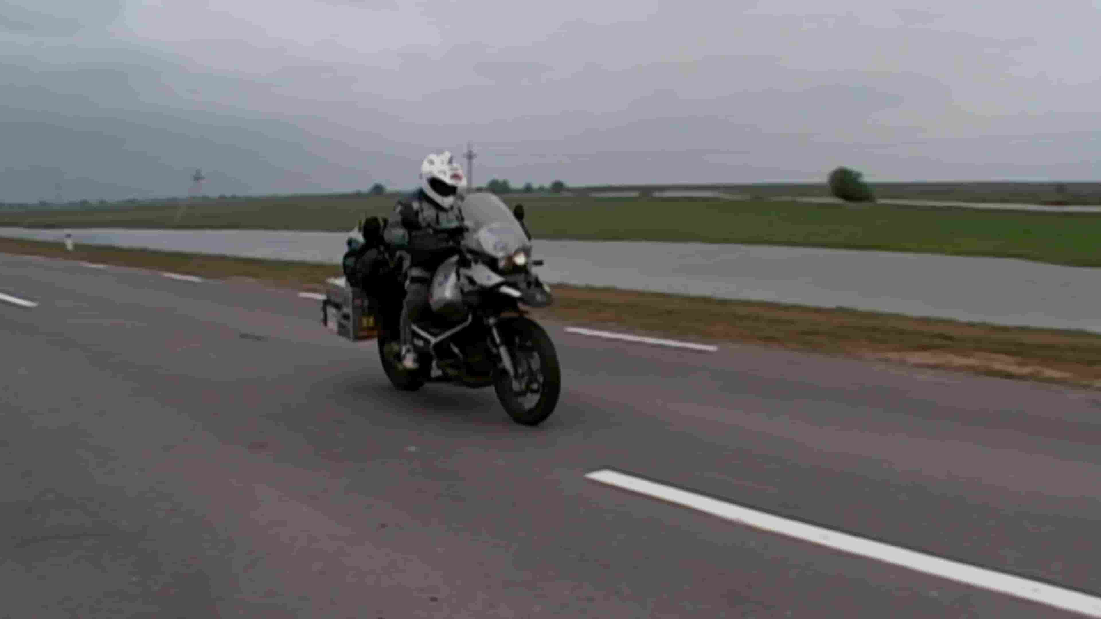 摩托车环游纪录片《漫漫长路 Long Way Round 2004》全10集 英语中英多字幕 4K高清网盘