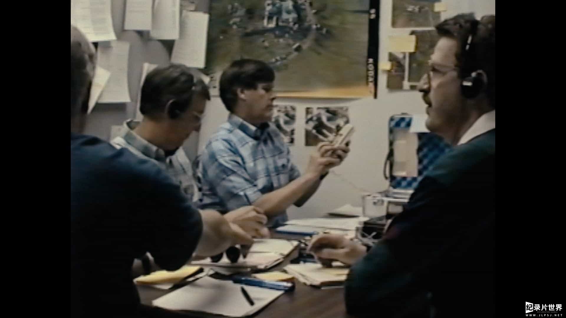 Netflix纪录片《韦科惨案:末日烈火 Waco: American Apocalypse 2023》第1季全3集
